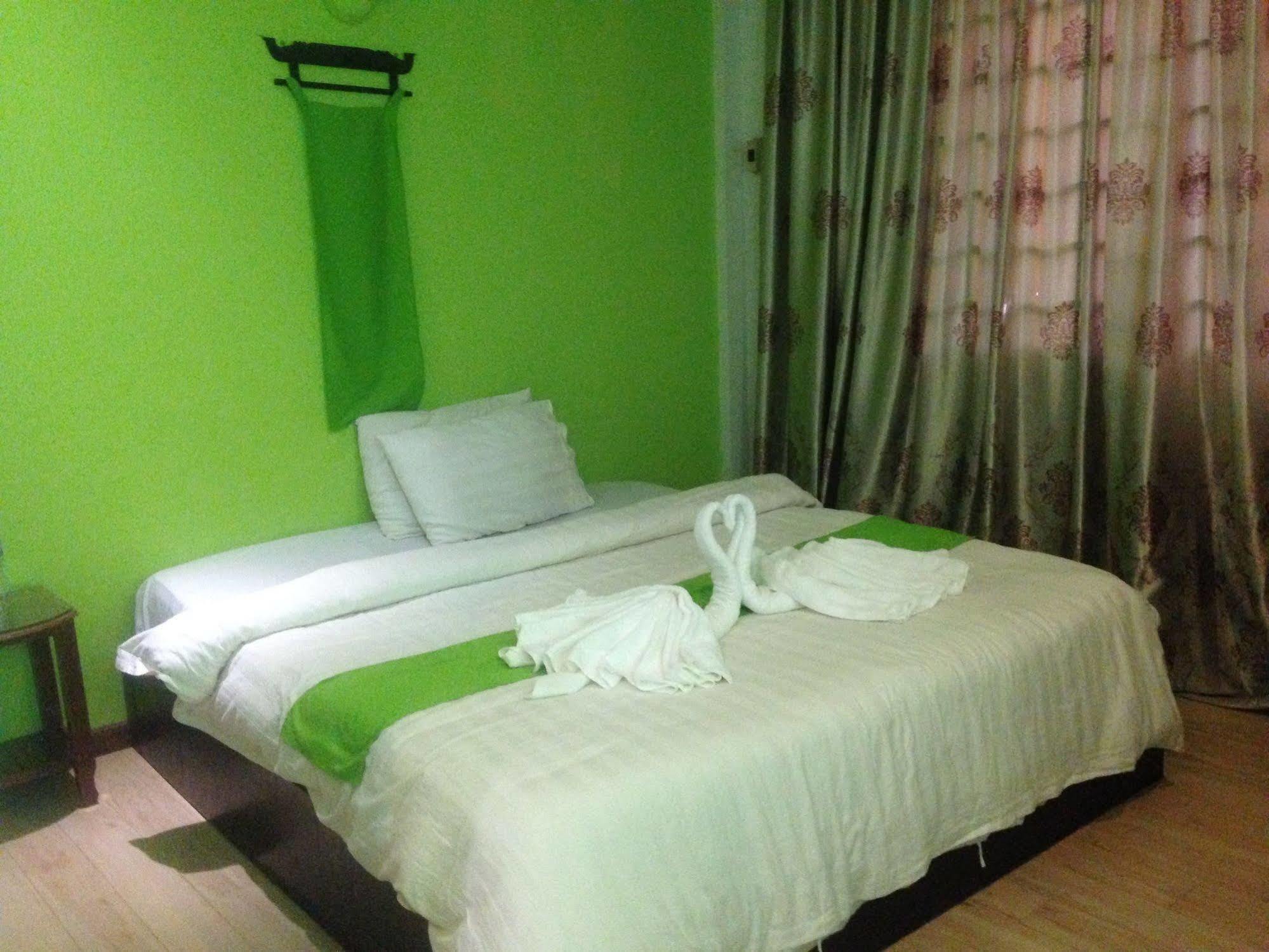 Route 66 Music Restaurant & Hostel Siem Reap Bagian luar foto