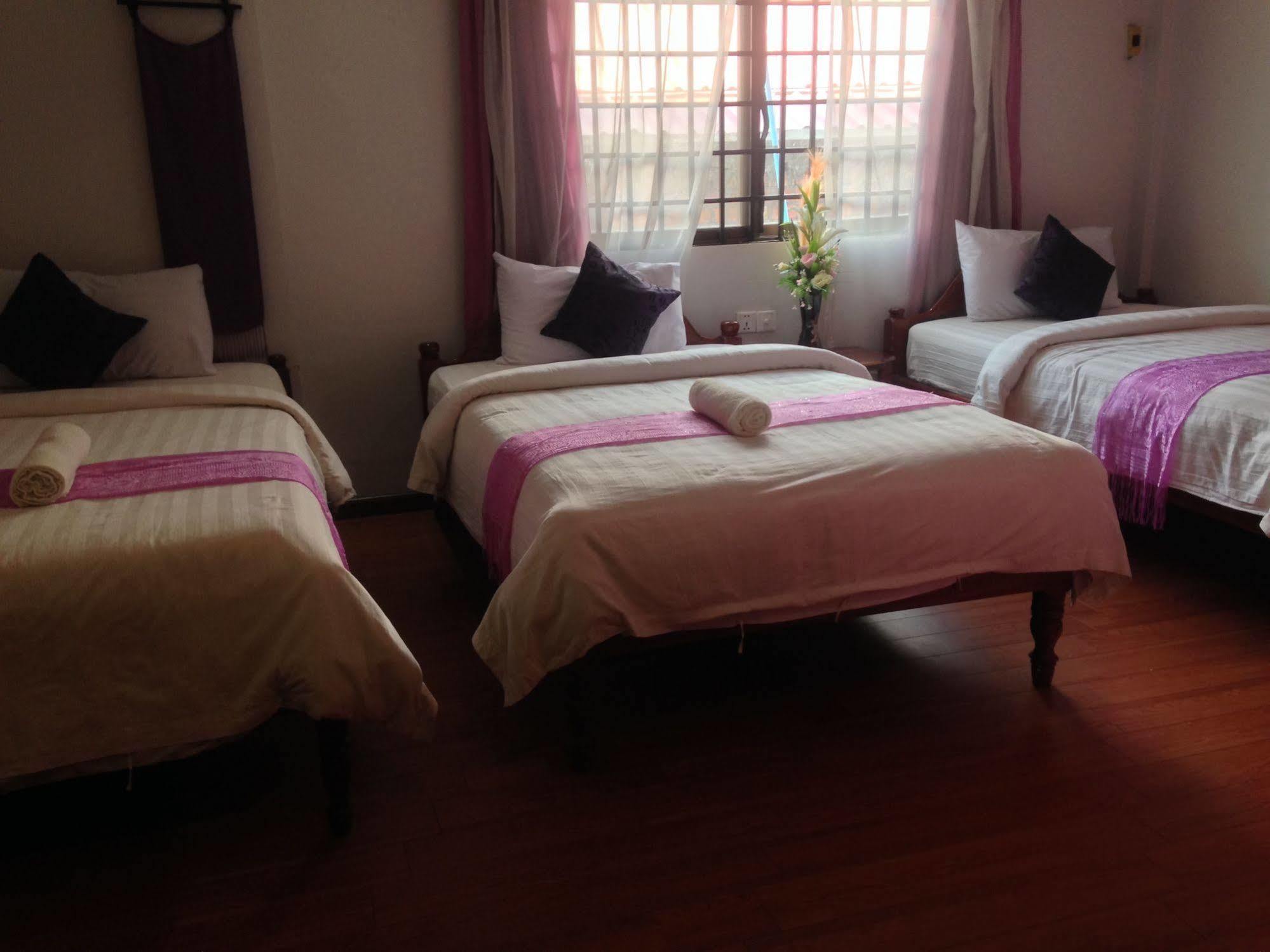 Route 66 Music Restaurant & Hostel Siem Reap Bagian luar foto