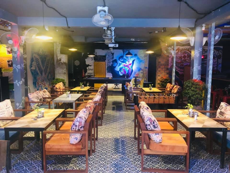 Route 66 Music Restaurant & Hostel Siem Reap Bagian luar foto