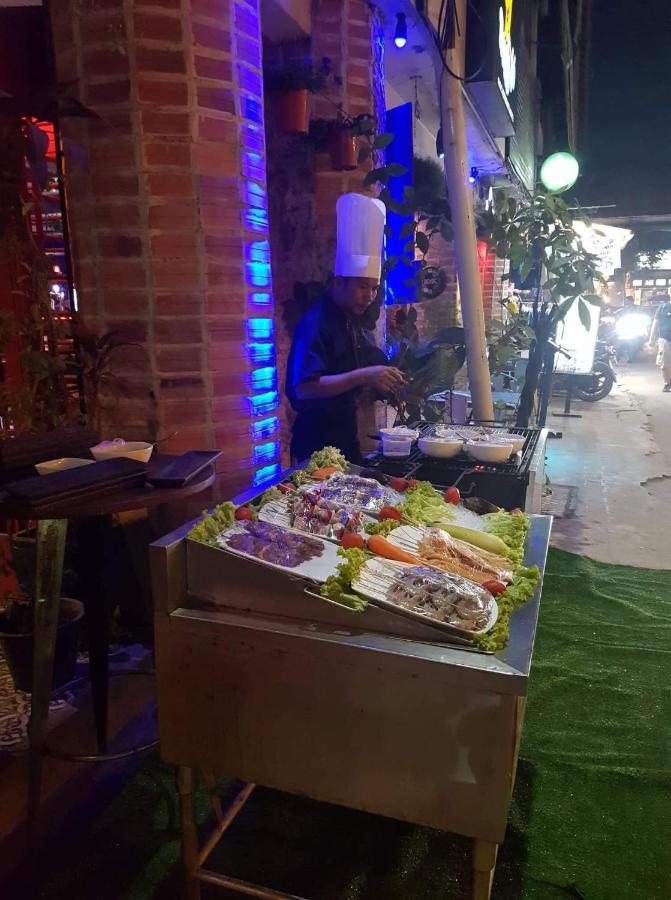 Route 66 Music Restaurant & Hostel Siem Reap Bagian luar foto