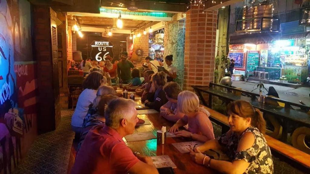 Route 66 Music Restaurant & Hostel Siem Reap Bagian luar foto