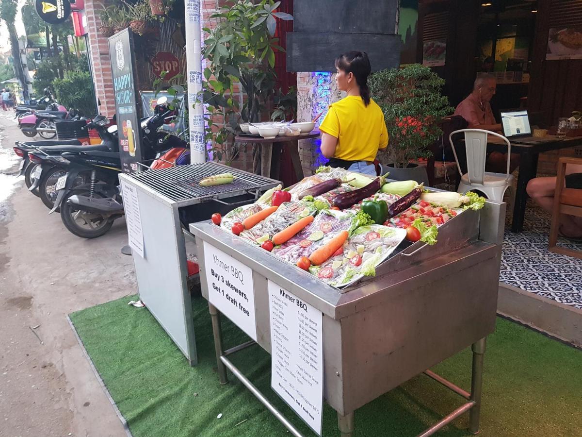 Route 66 Music Restaurant & Hostel Siem Reap Bagian luar foto