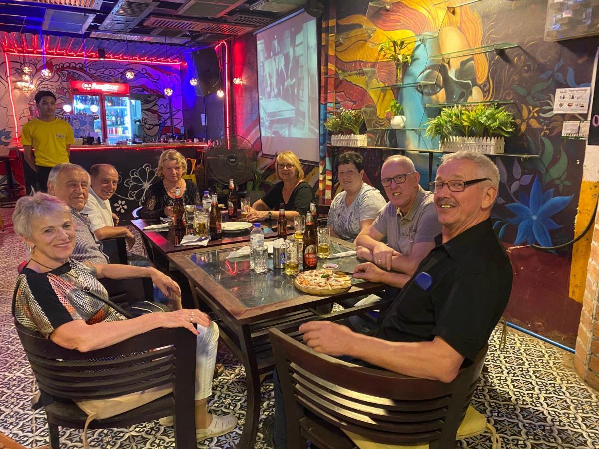 Route 66 Music Restaurant & Hostel Siem Reap Bagian luar foto